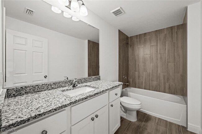 Building Photo - 915 Graystone Ave