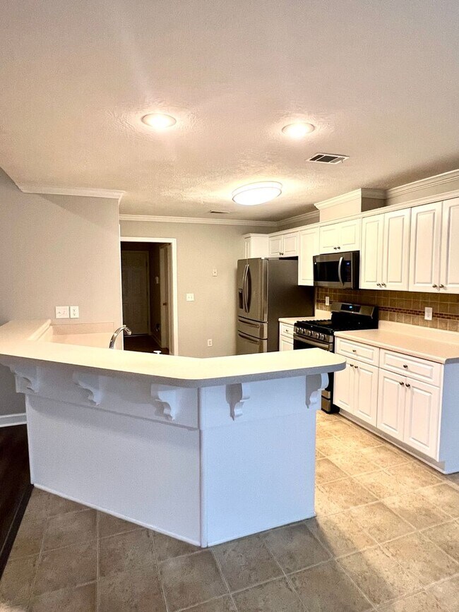Building Photo - 702 Wickham Dr