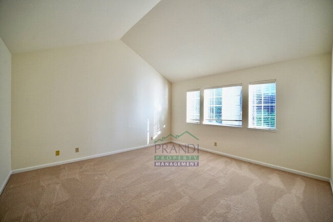 Building Photo - 5 Partridge Ct