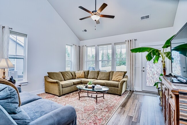 Building Photo - 111 Rosecroft Dr