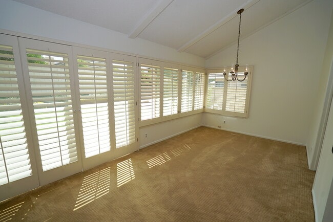 Building Photo - Old Orchard I Home for Rent in Valencia!