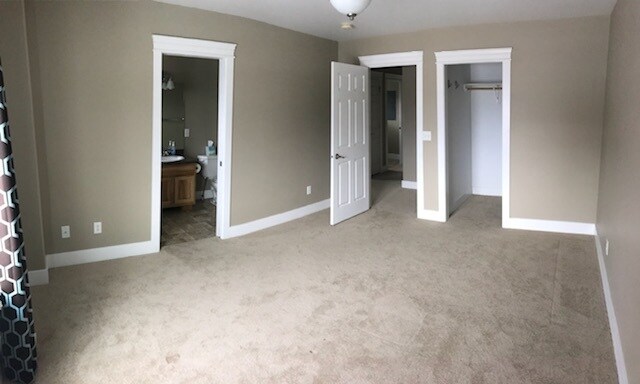 Building Photo - 1035 Road Runner St.