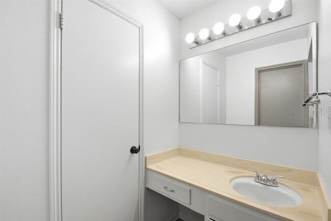 Building Photo - 2275 Triway Ln