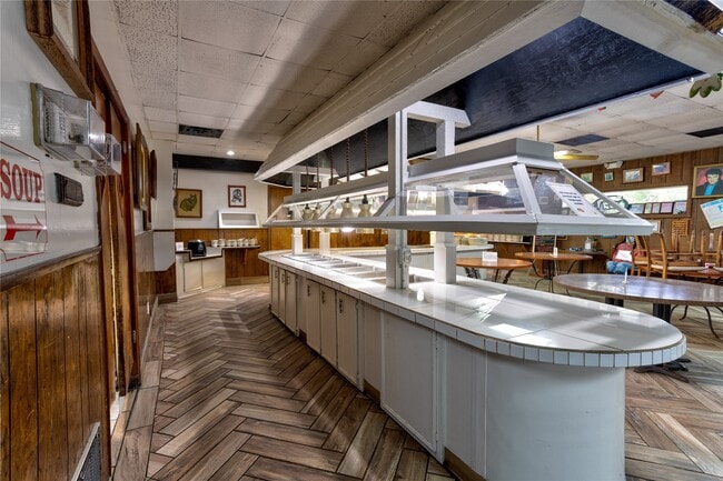 Building Photo - 2414 S Gordon St