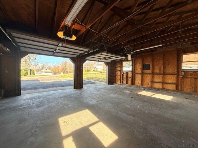 Building Photo - 302 Walters Ave