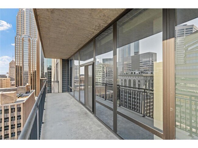 Building Photo - 465 Nicollet Mall