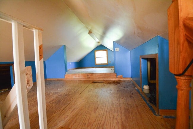 Building Photo - 1 Bed, 1 Bath Home for Rent – Near Mayo Cl...