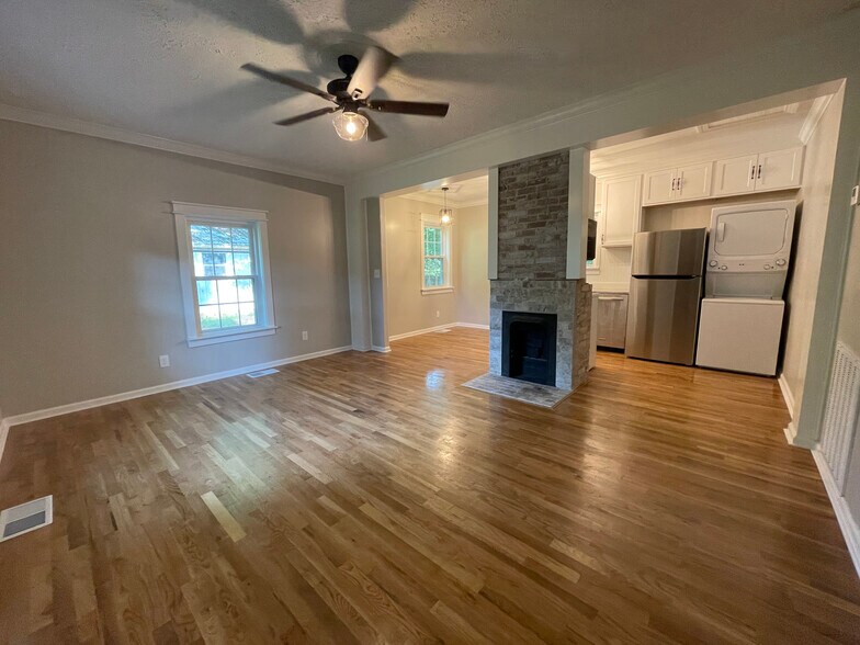 Building Photo - 416 Hillmont Dr NW