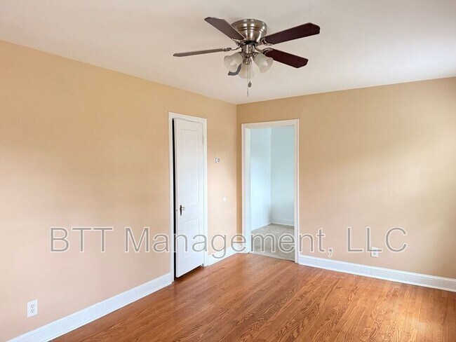 Building Photo - 8401 Greenwood Ave