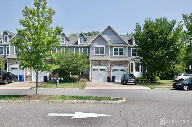Building Photo - 61 McCormick Ave S
