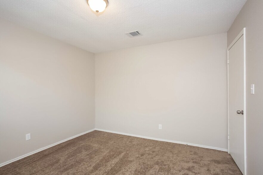 Building Photo - 1817 Wren Dr