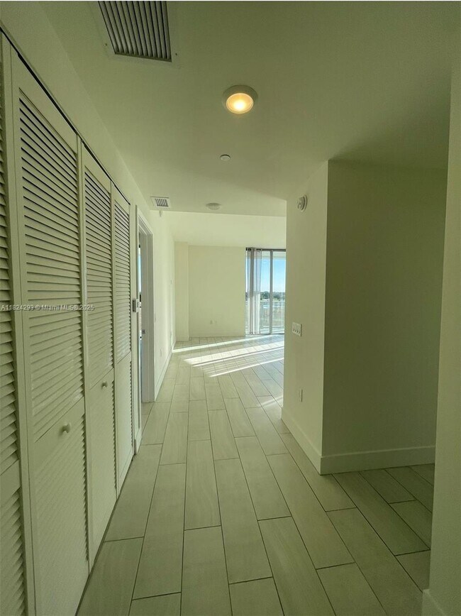 Building Photo - 2000 Metropica Wy