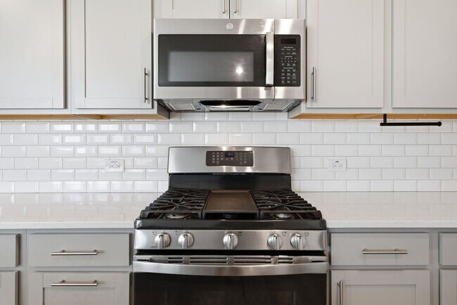 Building Photo - Upgraded 3BR Townhome in Wake Forest | Open Layout, Garage & Resort-Style Amenities