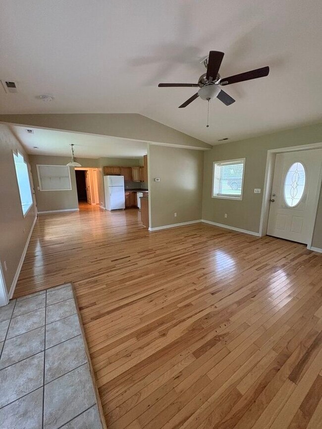 Building Photo - 3bdrm/1 bath - Lake Como