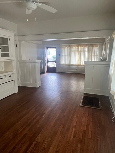 Building Photo - 640 W 16th St