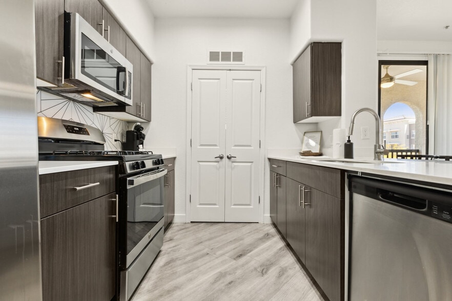 Building Photo - 9450 W Cabela Dr