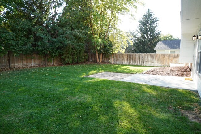 Building Photo - 7527 W Lamplighter St