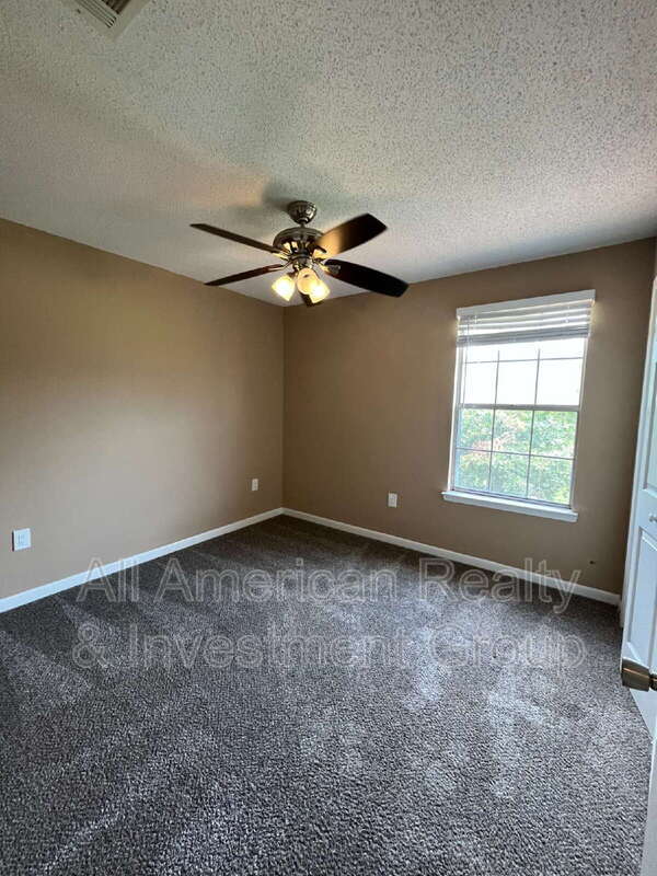 Building Photo - 939 Tanager Rd