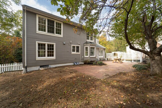 Building Photo - Fabulous Home in Aquia Harbor