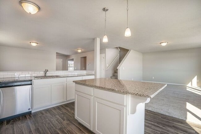 Building Photo - 412 Eastwood Dr