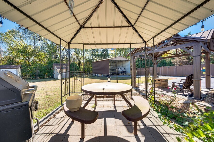 Building Photo - 808 Water View Ter