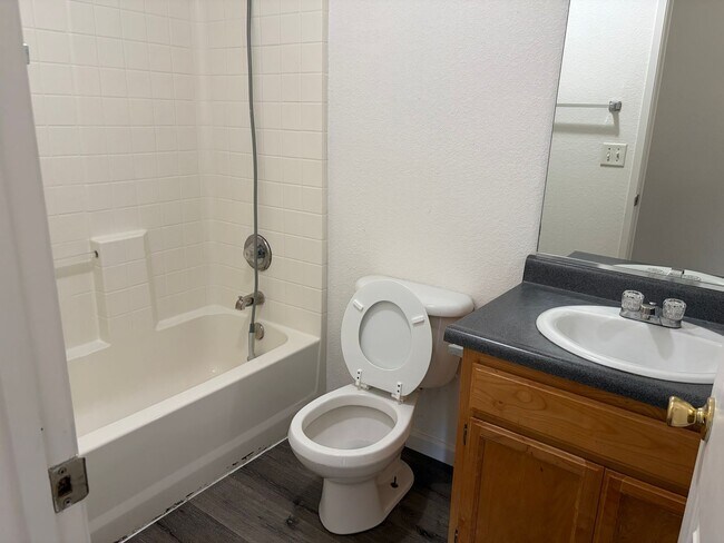 Building Photo - 96 E San Clemente Ct