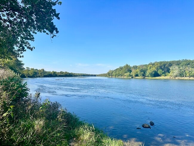 Building Photo - 1319 Sioux Turn