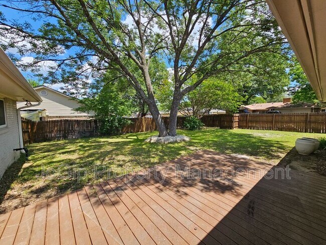 Building Photo - 216 Wesley Dr