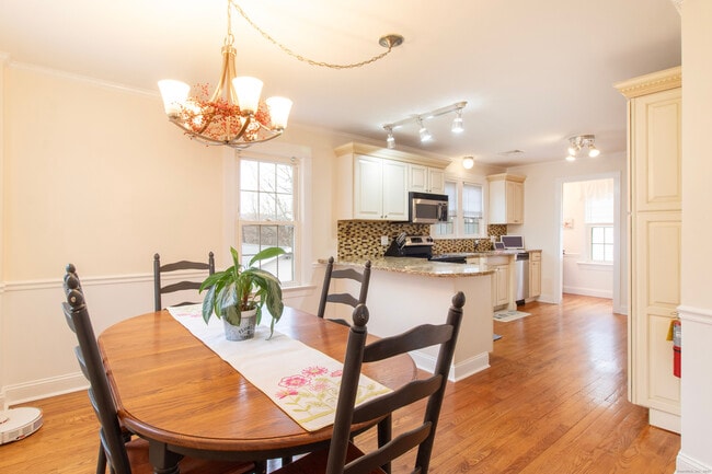 Building Photo - 315 S Orchard St