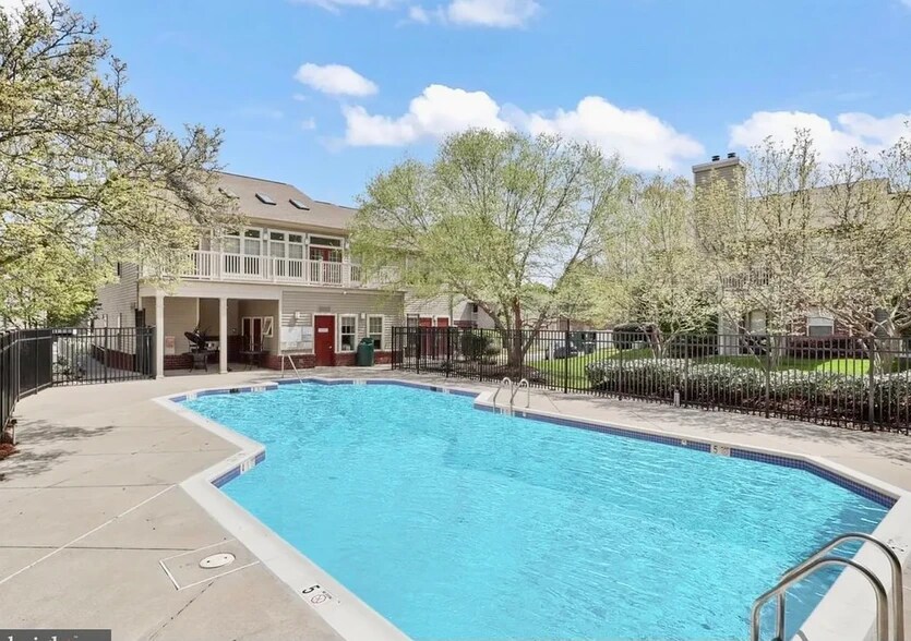 Building Photo - 11704 Olde English Dr