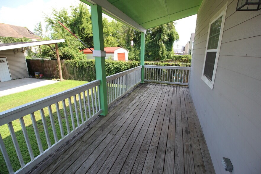 Building Photo - 3033 Toledano St