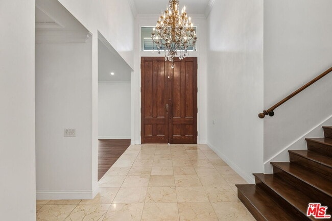 Building Photo - 16541 Park Ln Cir