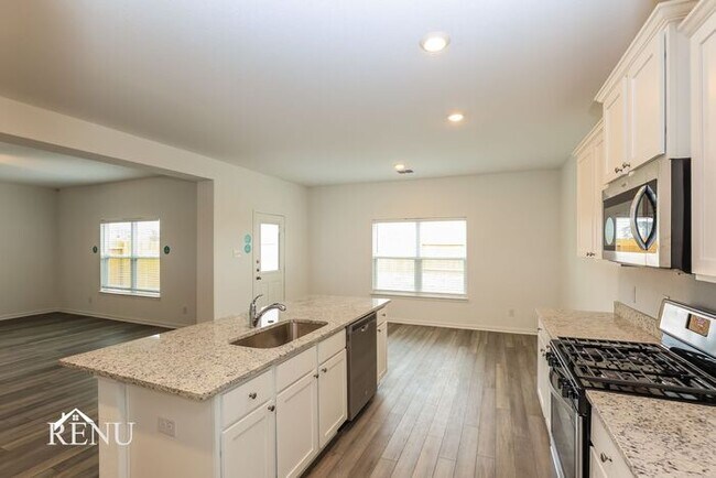 Building Photo - 2934 Jackson Smt