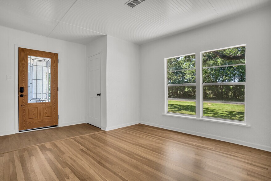 Building Photo - 1403 Harpole Rd E