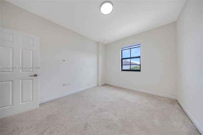 Building Photo - 25272 SW 115th Ave