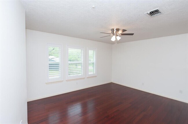 Building Photo - 738 Plainwood Dr