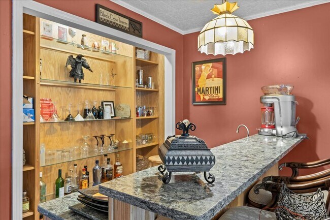 Building Photo - Well-Cared for historic beauty in private setting tucked in the Hill Section