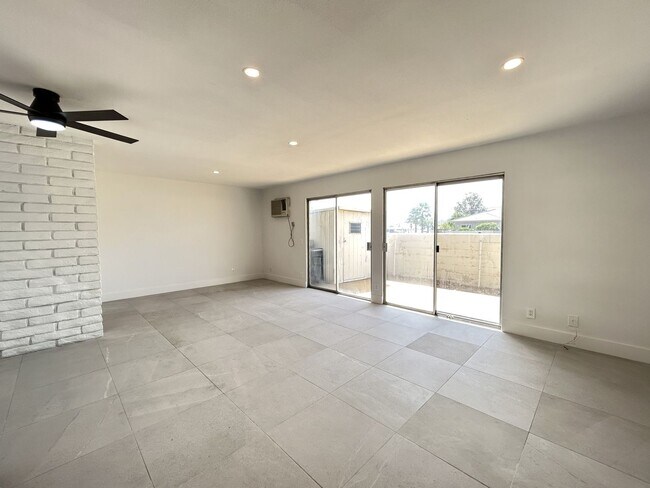 Building Photo - AVAILABLE NOW! NEWLY RENOVATED 1 Bedroom 1...