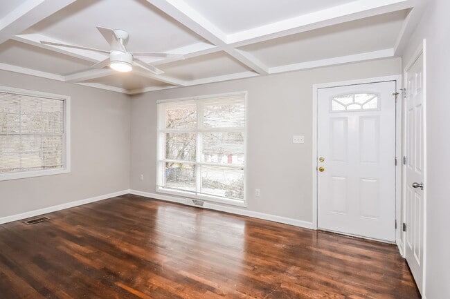 Building Photo - Gorgeous 3BR Home with Covered Parking in Prime Kennesaw Location