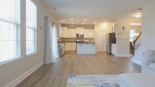 Building Photo - 1910 Pennypacker Ln