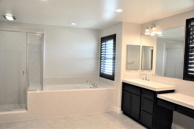 Building Photo - 15655 Iron Spring Ln