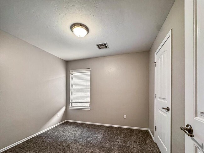 Building Photo - 1729 Everglade Ct