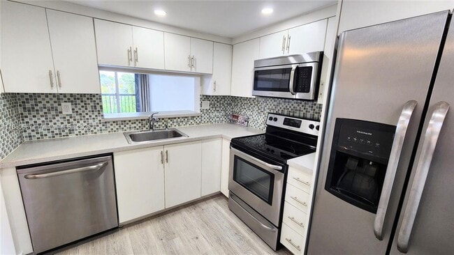 Primary Photo - 10875 SW 112th Ave