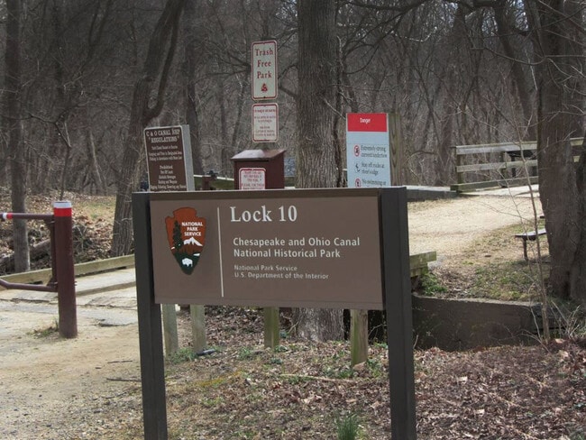 Building Photo - 6427 83rd Pl