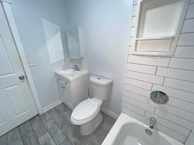 Building Photo - 1119 W 72nd St