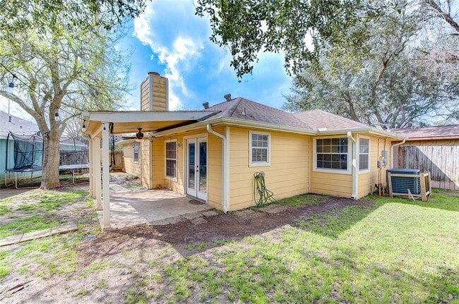 Building Photo - 4705 Dogwood Dr