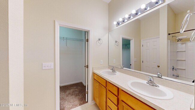 Building Photo - 13339 Solar Dr