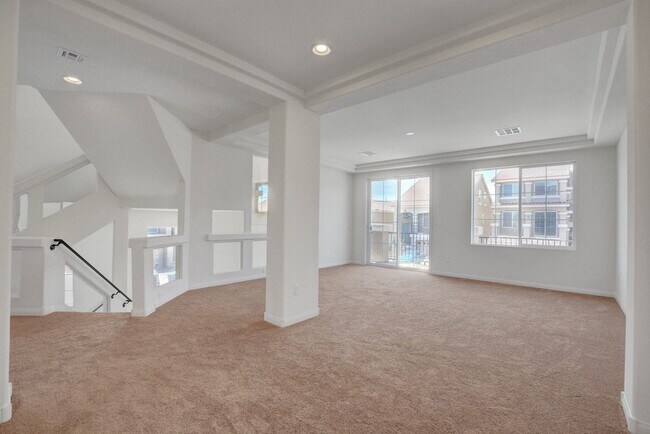 Building Photo - HUGE 3 Story, 5 Bedroom Home in the Southwest!