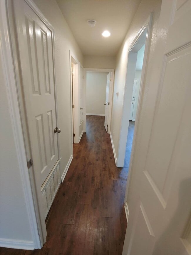 Building Photo - 228 Karem Cir