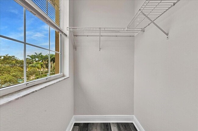 Building Photo - 995 SW 147th Ave